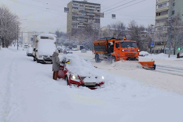 Mưa tuyết lớn chưa từng có trong hơn một thế kỷ qua tại Nga - Ảnh 1.