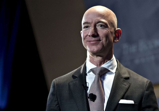 CEO Amazon lấy lại ngôi giàu nhất thế giới - Ảnh 2.