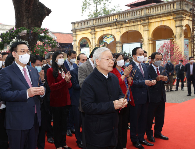 Tổng Bí thư, Chủ tịch nước dâng hương và trồng cây lưu niệm tại Hoàng Thành Thăng Long - Ảnh 2.