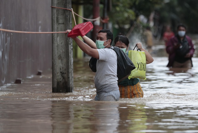 Lũ lụt nghiêm trọng tại Jakarta, hơn 1.000 dân phải sơ tán khẩn cấp - Ảnh 3.