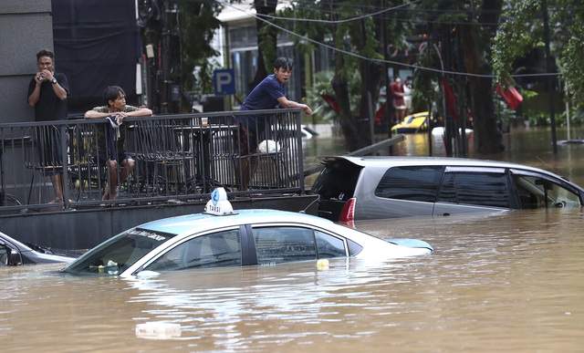 Lũ lụt nghiêm trọng tại Jakarta, hơn 1.000 dân phải sơ tán khẩn cấp - Ảnh 1.