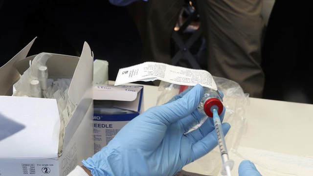 Bụi mù cản trở hoạt động phân phối vaccine ngừa Ebola tại Ghi-nê - Ảnh 1.