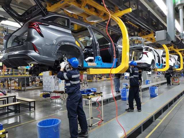 Ngành sản xuất ô tô Trung Quốc “bắt tay” với nhà cung ứng chip nội địa - Ảnh 1.