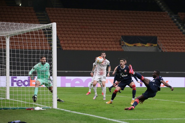 AC Milan 1-1 Sao đỏ Belgrade: Milan vào vòng 1/8 Europa League với luật bàn thắng sân khách - Ảnh 2.