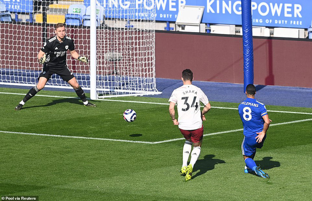 Leicester 1-3 Arsenal: Pepe - Willian tỏa sáng, Pháo thủ ngược dòng ấn tượng - Ảnh 1.