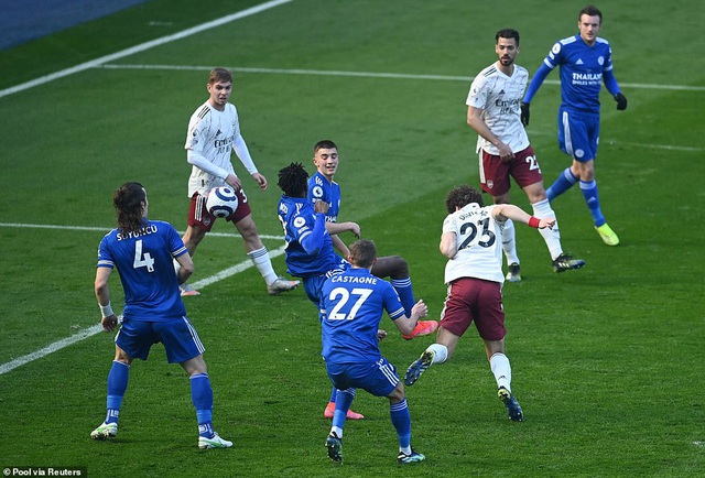 Leicester 1-3 Arsenal: Pepe - Willian tỏa sáng, Pháo thủ ngược dòng ấn tượng - Ảnh 2.