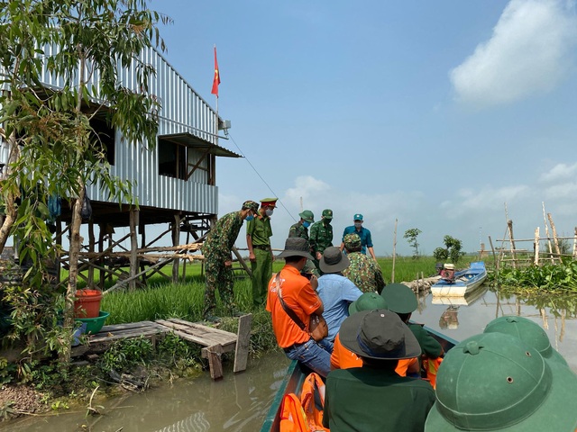 Trao tặng đồ bảo hộ y tế cho Hải Dương, Quảng Ninh cùng các tỉnh biên giới tuyến đầu phòng chống COVID-19 - Ảnh 2.