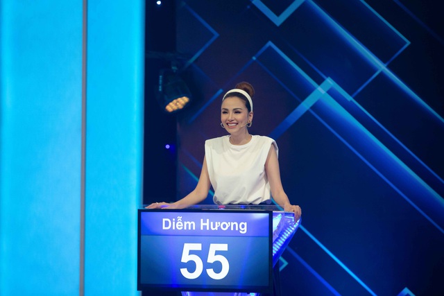 Hoa hậu Diễm Hương khiến khán giả bất ngờ khi thắng Phương Dung, Thụy Mười trong gameshow kiến thức - Ảnh 1.