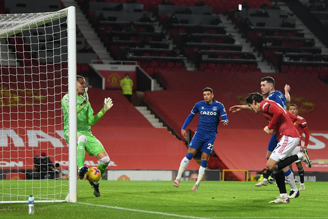 Bị Everton cầm hoà 3-3, Man Utd bỏ lỡ cơ hội rút ngắn điểm số với Man City - Ảnh 3.