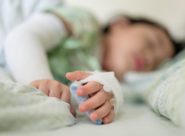 Hàng trăm trẻ em nhập viện mỗi tuần vì bệnh hiếm gặp sau COVID-19 - Ảnh 1.