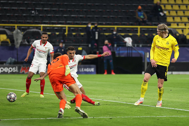 Dortmund 2-2 Sevilla: Haaland lập cú đúp, đưa Dortmund vào tứ kết Champions League - Ảnh 1.