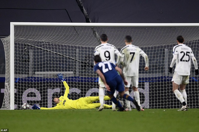 Juventus 3-2 FC Porto: Chơi hơn người, Juventus vẫn bị loại cay đắng - Ảnh 1.