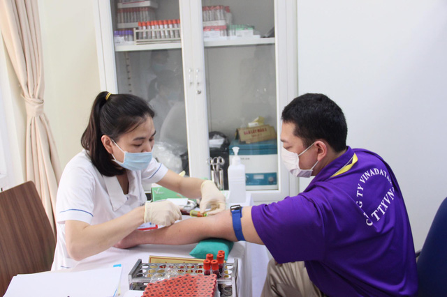 6 tình nguyện viên đầu tiên tiêm thử nghiệm vaccine COVIVAC - Ảnh 3.
