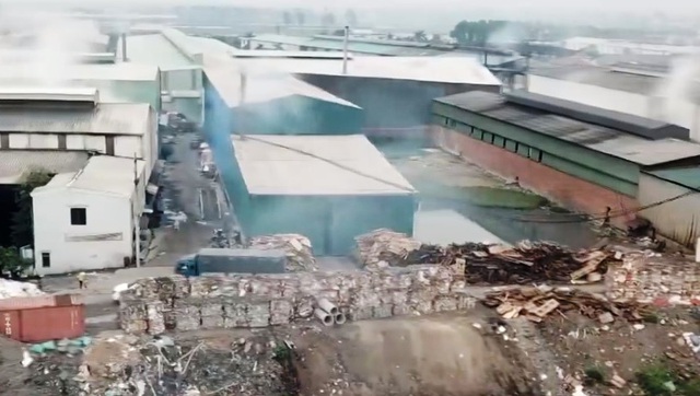 Hàng trăm cơ sở, nhà máy giấy ngang nhiên xả thải ra sông - Ảnh 1.