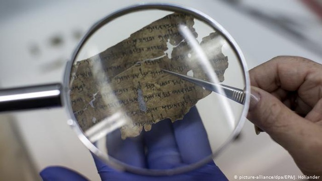 Israel phát hiện các mảnh vụn của cuộn kinh thánh có niên đại 2.000 năm - Ảnh 2.