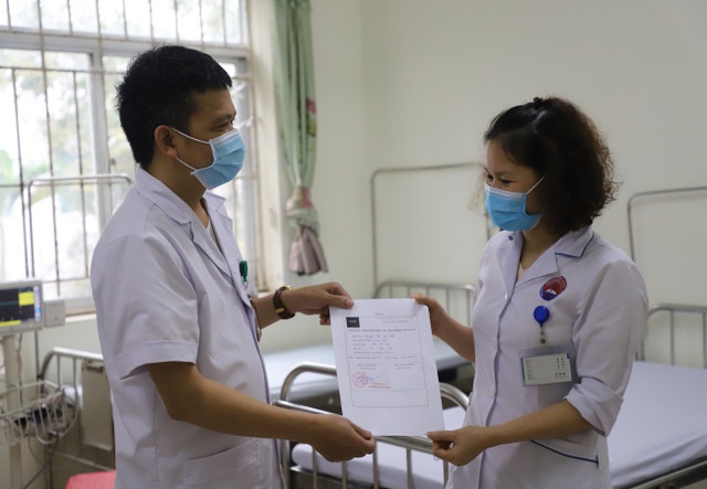 Bắc Ninh tiếp tục tiêm vaccine COVID-19 cho cán bộ y tế có nguy cơ cao - Ảnh 4.