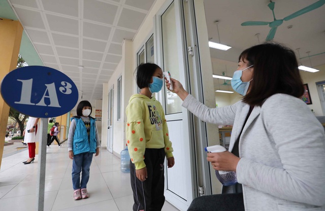 Hà Nội đảm bảo an toàn phòng, chống dịch COVID-19 ngay từ ngày đầu học sinh trở lại trường - Ảnh 6.