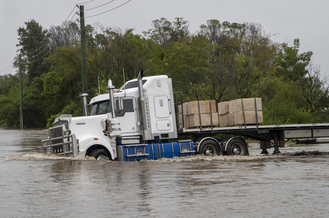 Hàng chục nghìn người tại Australia sơ tán khỏi vùng lũ sau mưa lớn - Ảnh 3.