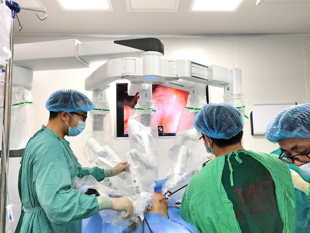 Phẫu thuật Robot điều trị ung thư cổ tử cung - Ảnh 1.