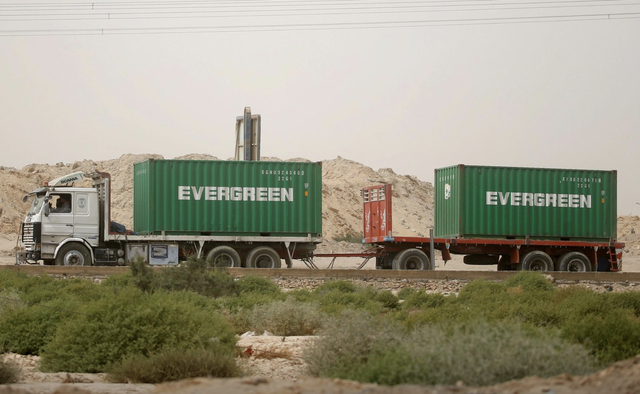 Tàu container chắn ngang gây tắc nghẽn trên kênh đào Suez - Ảnh 8.