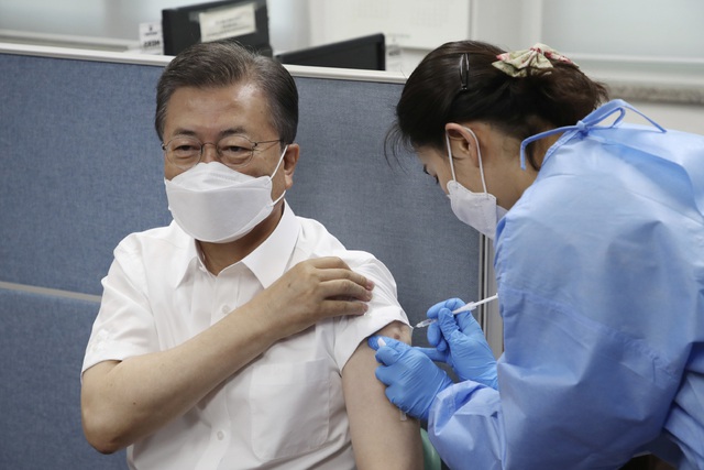 Hơn 124,7 triệu ca mắc COVID-19 trên toàn cầu, Singapore-Malaysia hướng tới công nhận chứng chỉ vaccine - Ảnh 2.