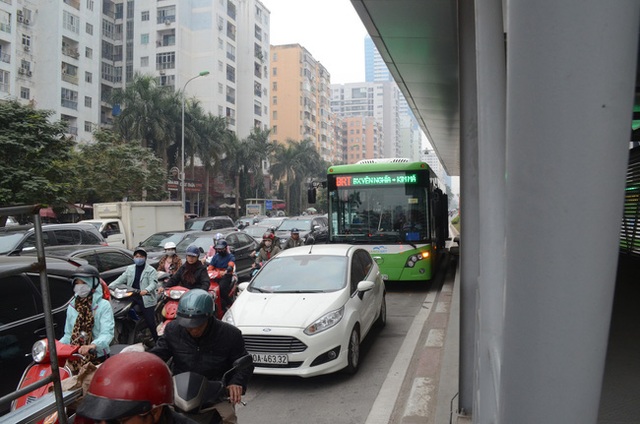 Bus nhanh BRT - Giá quá đắt cho một thử nghiệm thất bại - Ảnh 1.