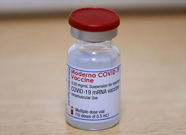 Tay sưng đỏ - hiện tượng không đáng ngại sau khi tiêm vaccine Moderna - Ảnh 2.