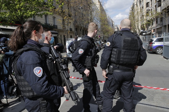 Nổ súng bên ngoài bệnh viện ở thủ đô Paris, 2 thương vong - Ảnh 1.