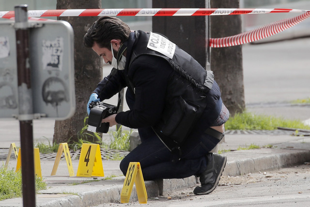 Nổ súng bên ngoài bệnh viện ở thủ đô Paris, 2 thương vong - Ảnh 2.