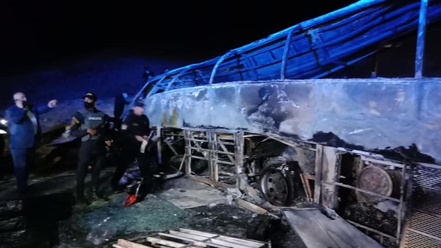 Tai nạn xe bus va chạm xe tải nghiêm trọng tại Ai Cập, ít nhất 20 người thiệt mạng - Ảnh 1.
