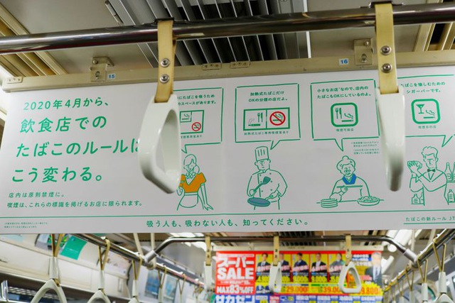 Luật mới về hút thuốc ngoài trời có hiệu lực tại Nhật Bản - Ảnh 1.