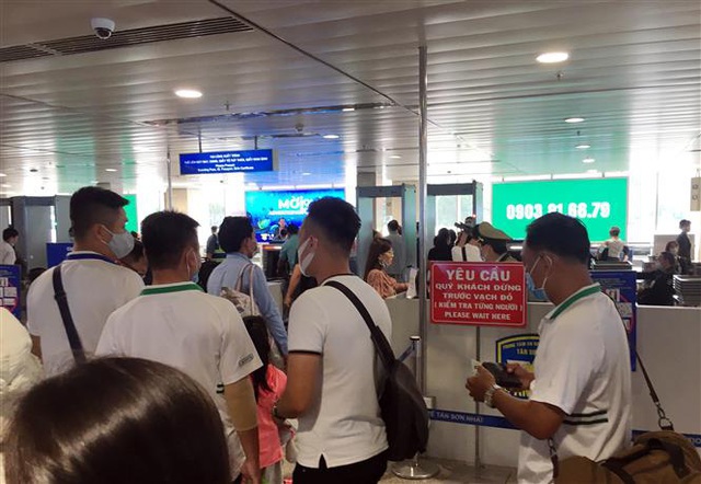 Sân bay Tân Sơn Nhất thoát cảnh ùn tắc - Ảnh 1.