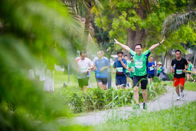 Ecopark Marathon ấn tượng với “cung đường chạy đẹp nhất Việt Nam” - Ảnh 9.