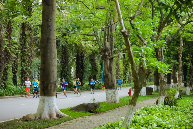 Ecopark Marathon ấn tượng với “cung đường chạy đẹp nhất Việt Nam” - Ảnh 10.