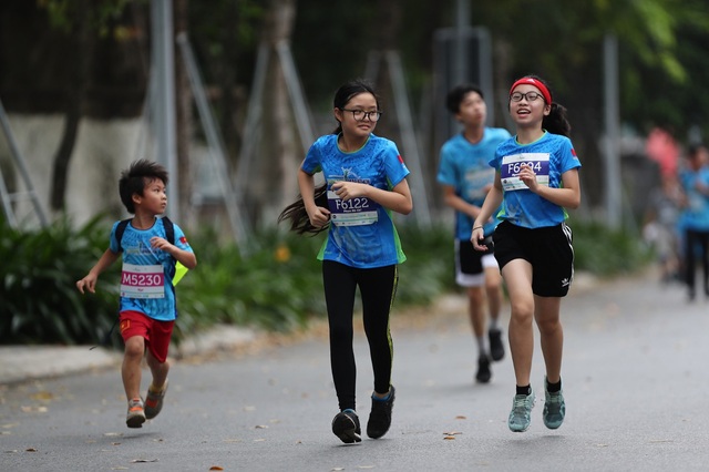 Những chân chạy nhí ở Ecopark Marathon 2021 - Ảnh 1.