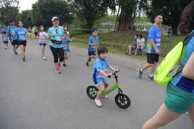 Những chân chạy nhí ở Ecopark Marathon 2021 - Ảnh 3.