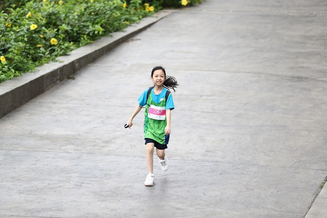 Những chân chạy nhí ở Ecopark Marathon 2021 - Ảnh 5.