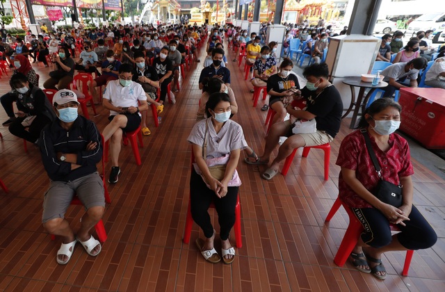 Thái Lan áp đặt các biện pháp nghiêm ngặt, nỗ lực ngăn chặn dịch bệnh COVID-19 - Ảnh 2.