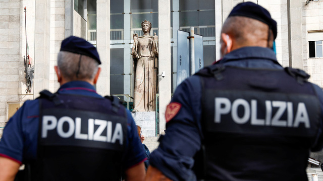 Italy triệt phá băng đảng mafia, bắt giữ gần 100 đối tượng - Ảnh 1.