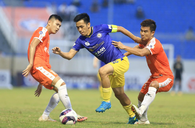 Bùi Hoàng Việt Anh bị cấm thi đấu 3 trận, nộp phạt 15 triệu đồng - Ảnh 3.