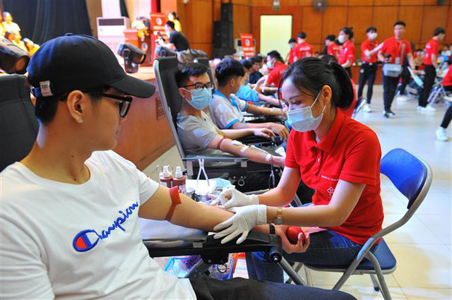 Không khí ngày hội thanh niên hiến máu tình nguyện năm 2021 - Ảnh 4.
