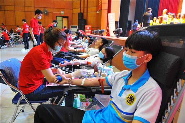 Không khí ngày hội thanh niên hiến máu tình nguyện năm 2021 - Ảnh 3.