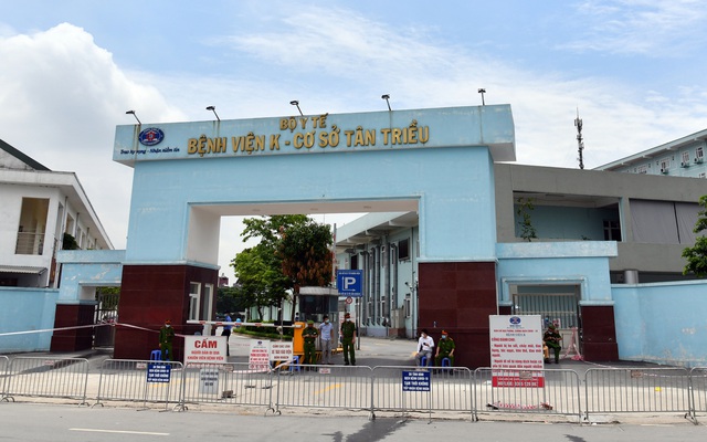 Hà Nội phong tỏa tòa nhà trong chung cư Đại Thanh do có ca dương tính SARS-CoV-2 - Ảnh 1.