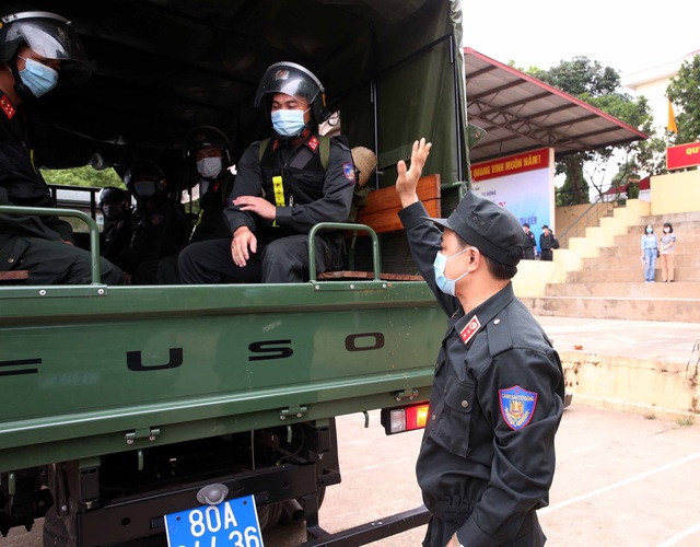 Gần 300 cán bộ, chiến sĩ cảnh sát cơ động hỗ trợ Bắc Giang chống dịch - Ảnh 6.