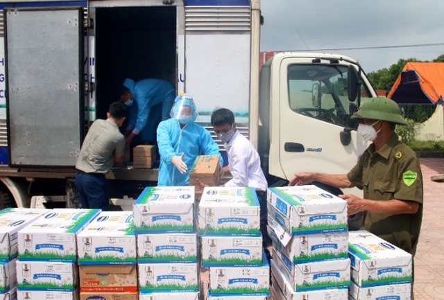 200.000 sản phẩm của Vinamilk đến với các khu cách ly ở Hà Nội, Hà Nam, Bắc Ninh - Ảnh 4.