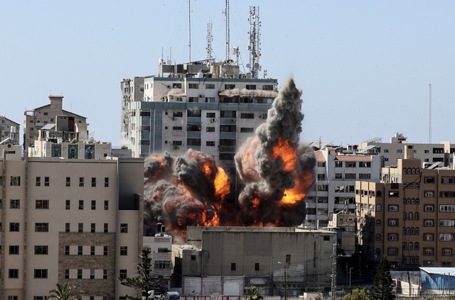 Israel đóng cửa khẩu với Gaza sau vụ nã pháo - Ảnh 1.
