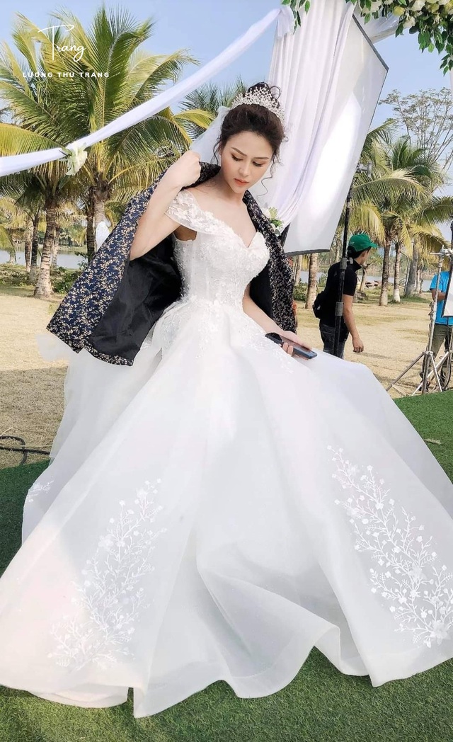 Lương Thu Trang ngập hoa trong sinh nhật, lộ ảnh Minh hh mặc váy cưới trong Hướng dương ngược nắng - Ảnh 2.
