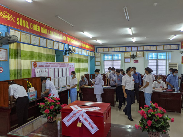 Bầu cử sớm tại khu cách ly tập trung, bệnh viện dã chiến ở Bắc Ninh - Ảnh 1.