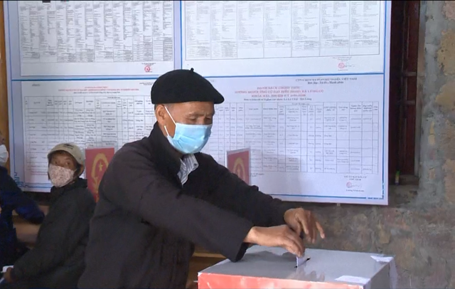 Người dân Hà Giang nô nức tham gia bầu cử trong ngày hội của toàn dân - Ảnh 1.