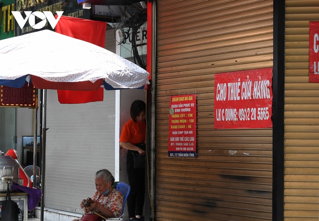 Hình ảnh các cửa hàng kinh doanh tại Hà Nội đóng cửa vì dịch COVID-19 - Ảnh 16.